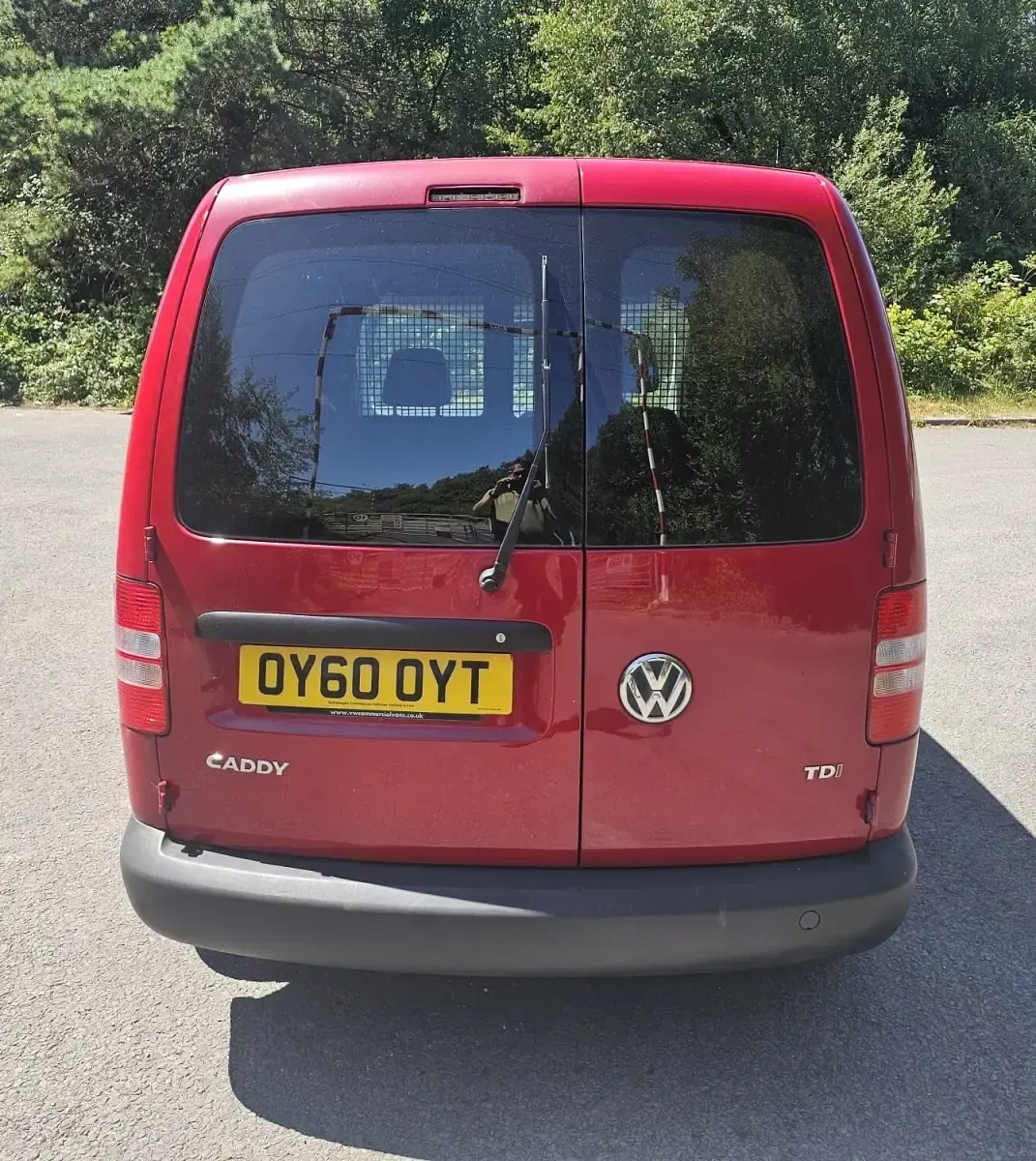 Used VW Caddy 102 HP (75 kW) 2010 Red MPV
