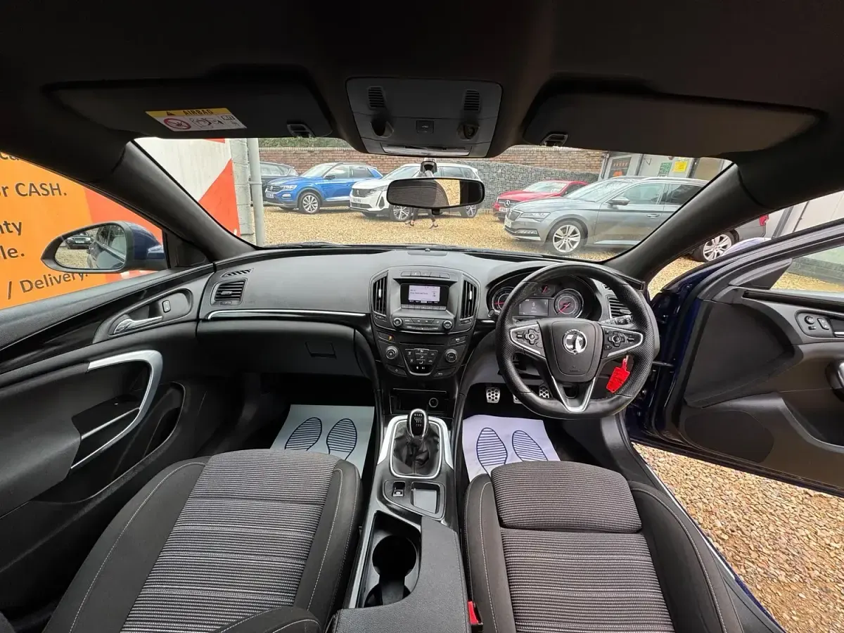Used Vauxhall Insignia SRi 170 HP (125 kW) 2016 Blue Hatchback