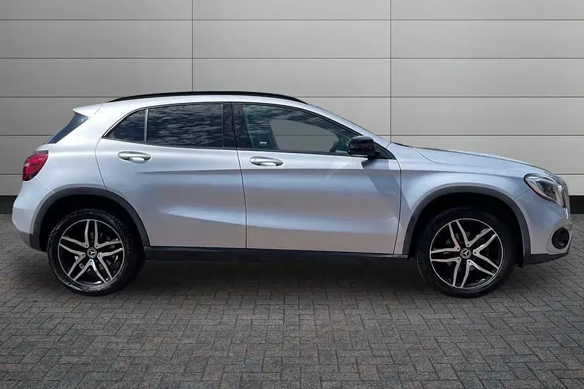 Used Mercedes GLA180 Urban 120 HP (88 kW) 2019 Silver SUV