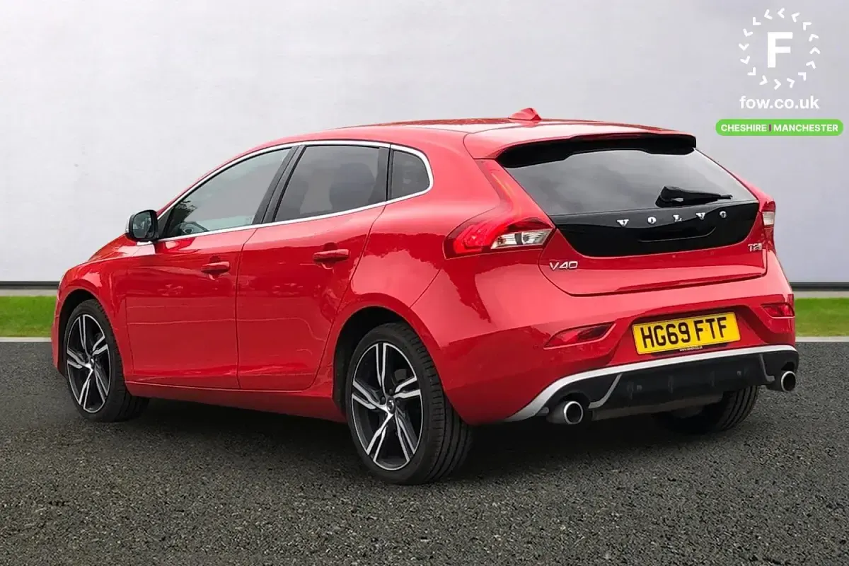 Used Volvo V40 R-Design 122 HP (89 kW) 2019 Red Hatchback