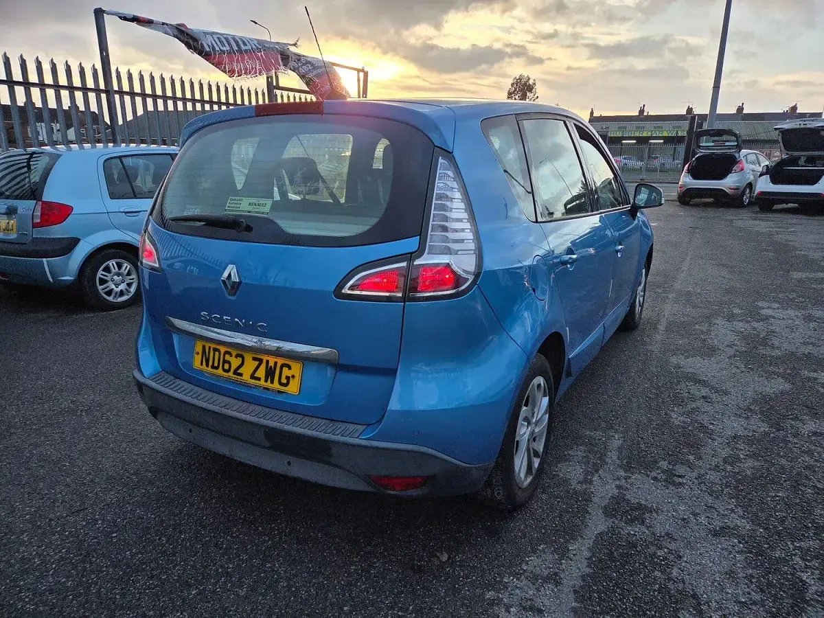 Usado Renault Scénic III Dynamique 2013 Azul Monovolumen