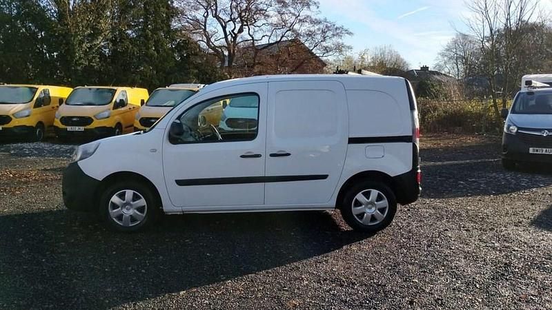Used Renault Kangoo Business 44 kW (60 HP) 2016 White MPV