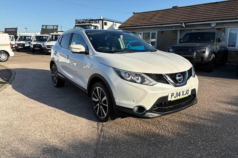 White Used 2014 Nissan Qashqai Tekna SUV | £5,495 (Fair price) - Image 1/1