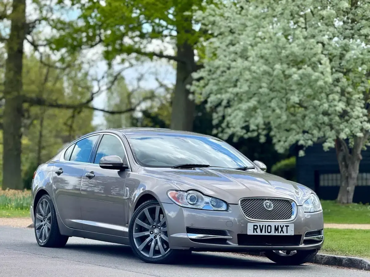 Second-hand Jaguar XF Premium Luxury 2010 Gri Berlinǎ