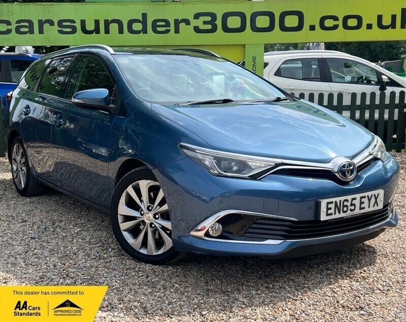 Blue Used 2016 Toyota Auris Hybrid Estate | £9,650 (Fair price) - Image 1/4