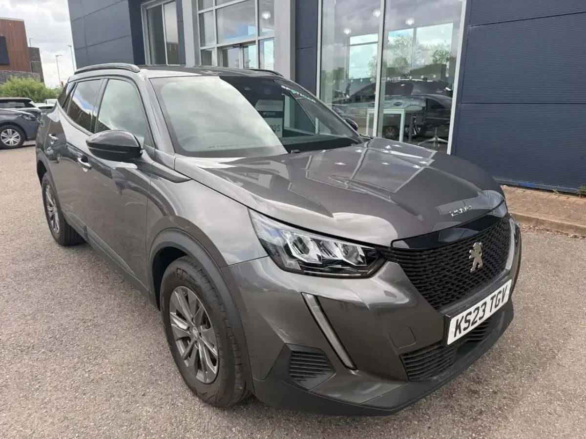 Used Peugeot 2008 Active+ 100 HP (73 kW) 2023 Grey SUV