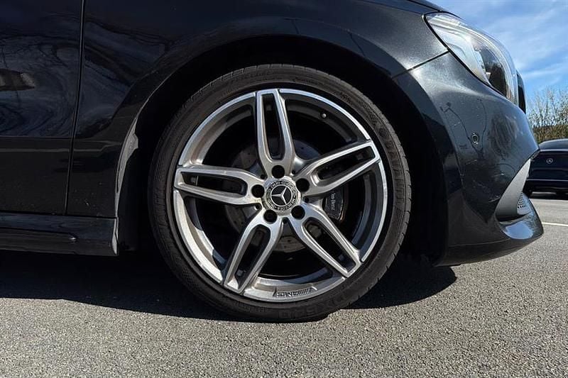 Used Mercedes A160 AMG Line Premium Plus 102 HP (75 kW) 2017 Black Hatchback