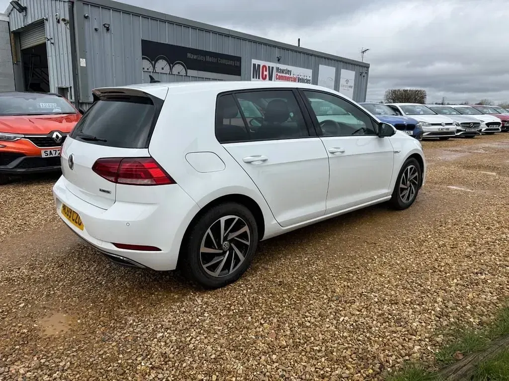 Begagnad VW Golf VII Edition 130 HK (95 kW) 2020 Vit Halvkombi