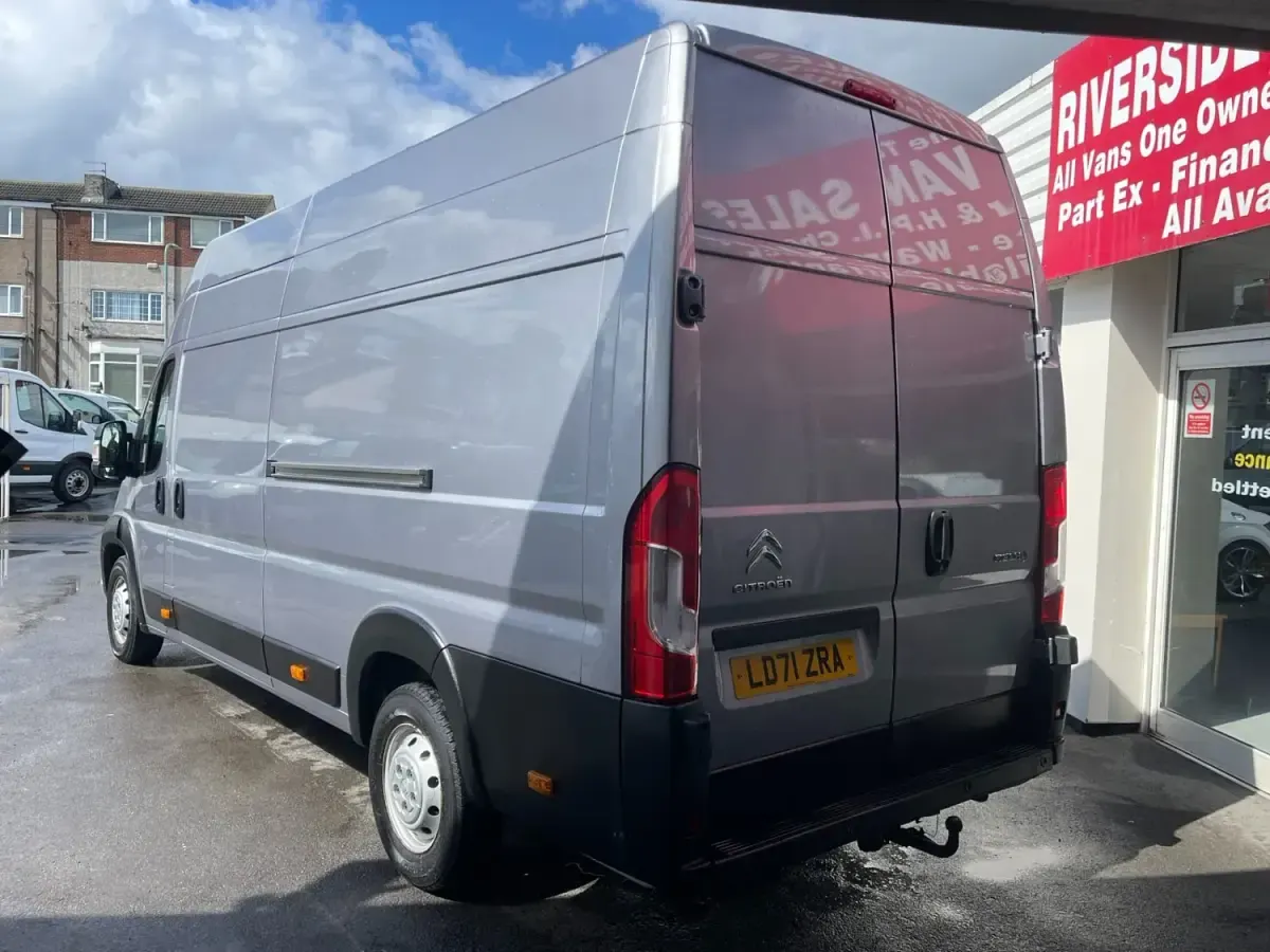 Usado Citroën Relay 140 HP (102 kW) 2021 Cinzento Van