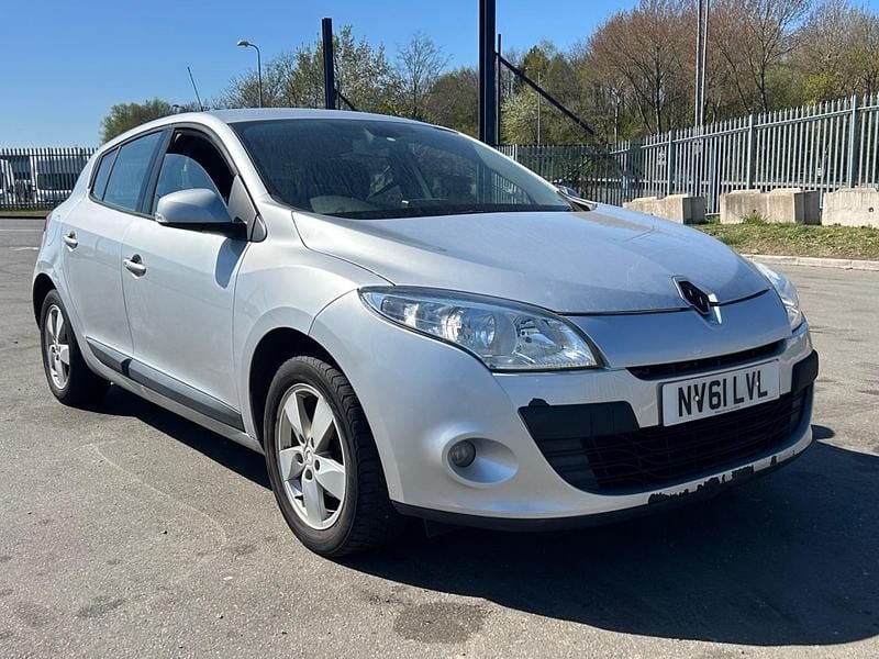 Used Renault Mégane III Dynamique 110 HP (80 kW) 2012 Silver Hatchback