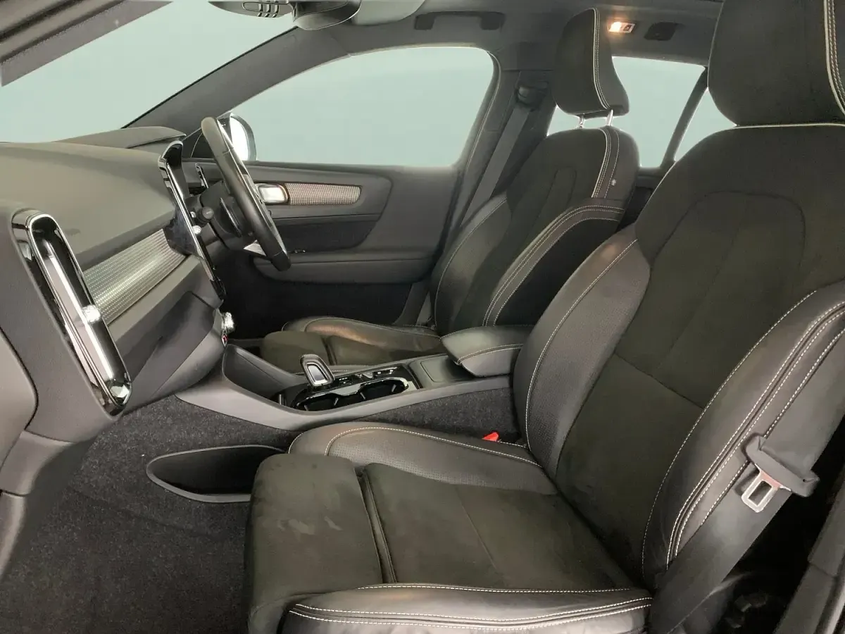 Used Volvo XC40 R-Design Pro 247 HP (181 kW) 2019 Black SUV