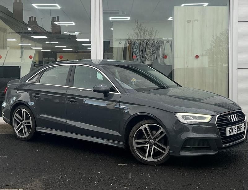 Używany Audi A3 S-Line 150 KM (110 kW) 2019 Szary Sedan/Limuzyna
