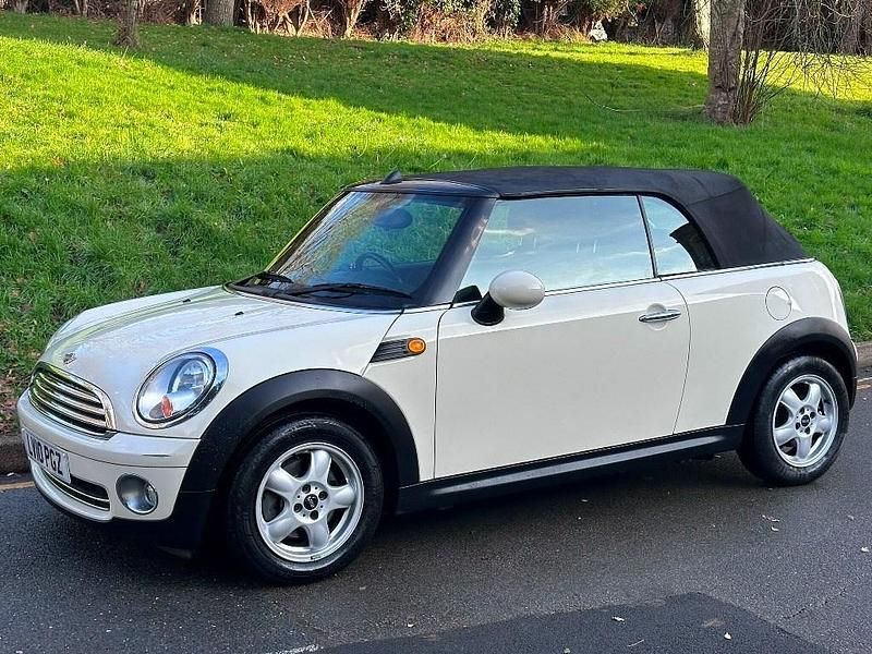 Pepper white Used 2010 Mini ONE Hatchback | £4,295 (Fair price) - Image 1/4