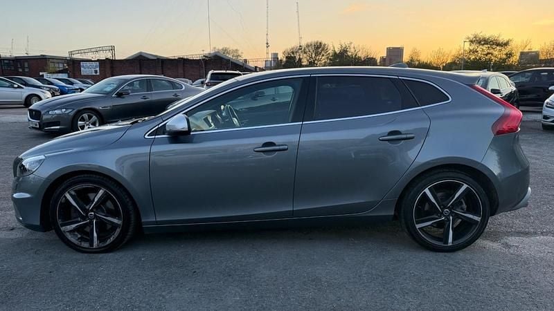 Begagnad Volvo V40 R-Design 2015 Grå Halvkombi