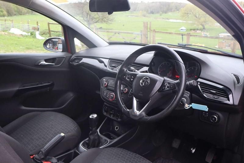 Second-hand Vauxhall Corsa 2015 Roșu Hatchback