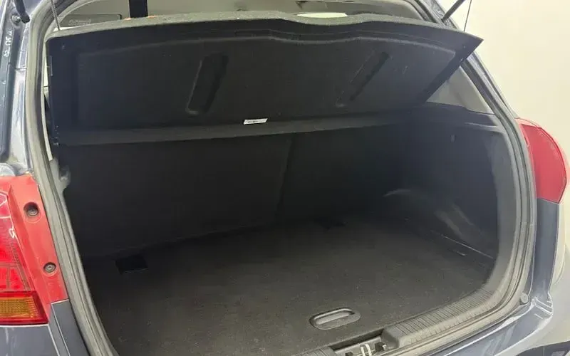 Used Kia Venga 125 HP (91 kW) 2015 Blue Hatchback