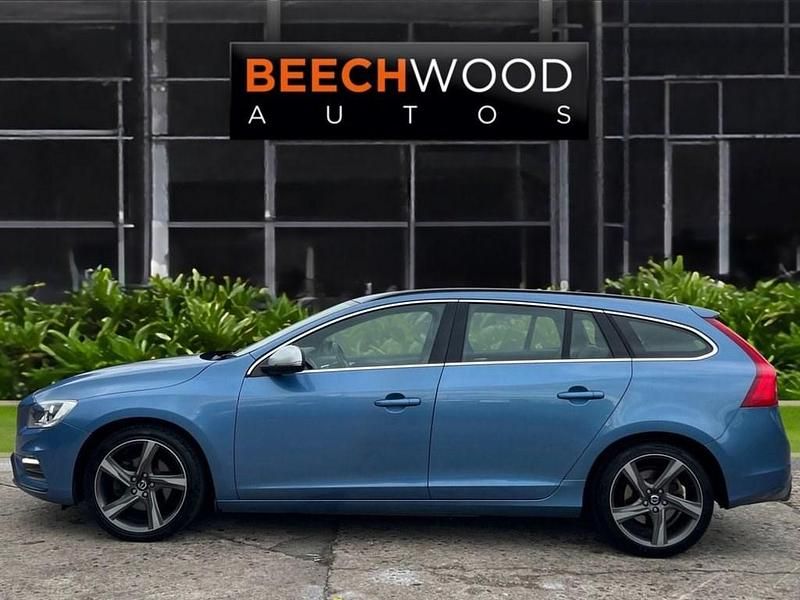Used Volvo V60 R-Design 115 HP (84 kW) 2014 Blue Estate
