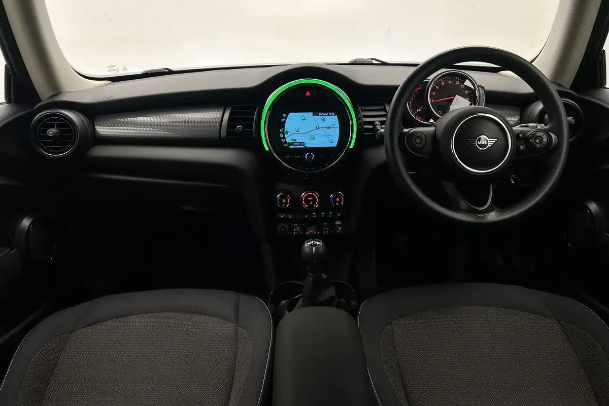 Used Mini Cooper Classic 134 HP (98 kW) 2019 Grey Hatchback