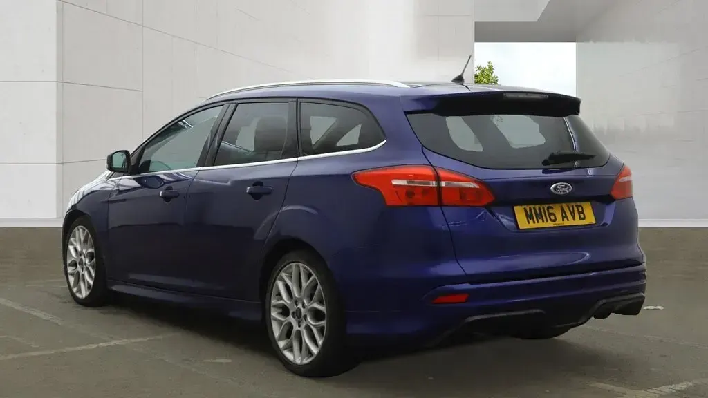 Used Ford Focus Zetec 120 HP (88 kW) 2016 Blue Estate