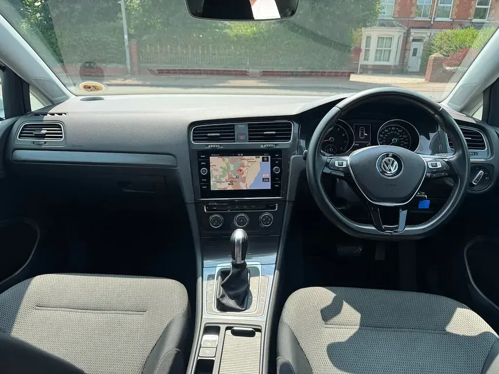 Used VW Golf VII SE 150 HP (110 kW) 2018 White Hatchback