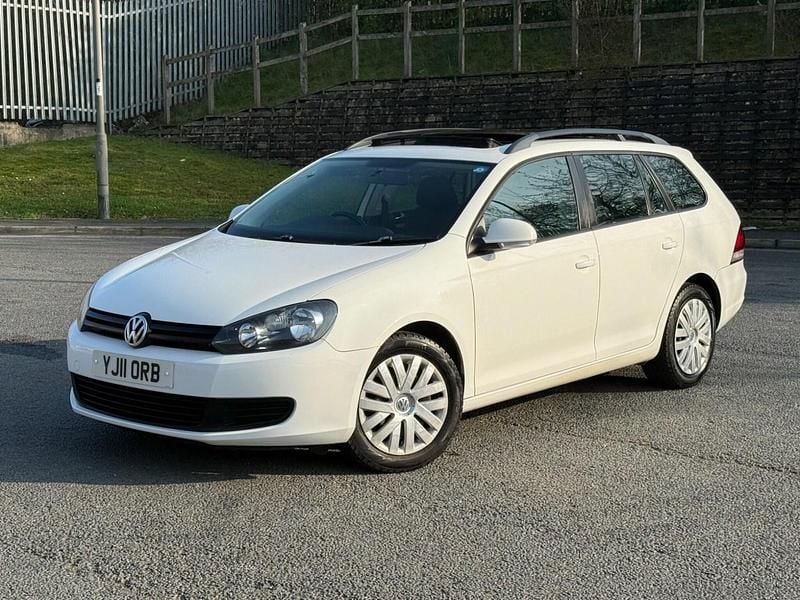 Used VW Golf VIII SE 122 HP (89 kW) 2024 White Estate