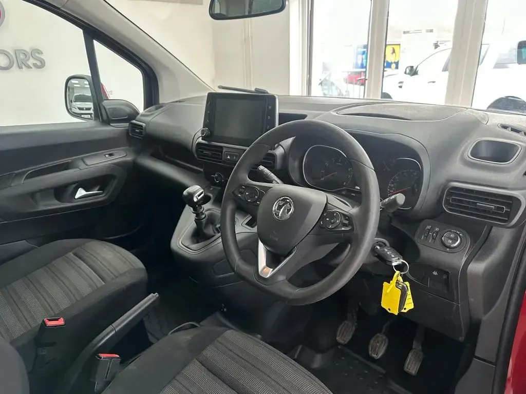 Used Vauxhall Combo S 110 HP (80 kW) 2019 Red MPV