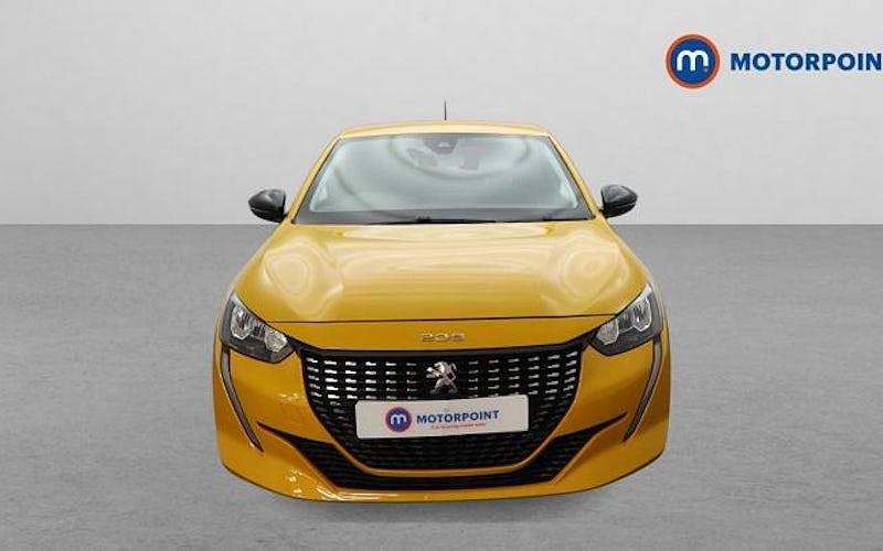 Used Peugeot 208 Allure+ 131 HP (96 kW) 2023 Yellow Hatchback