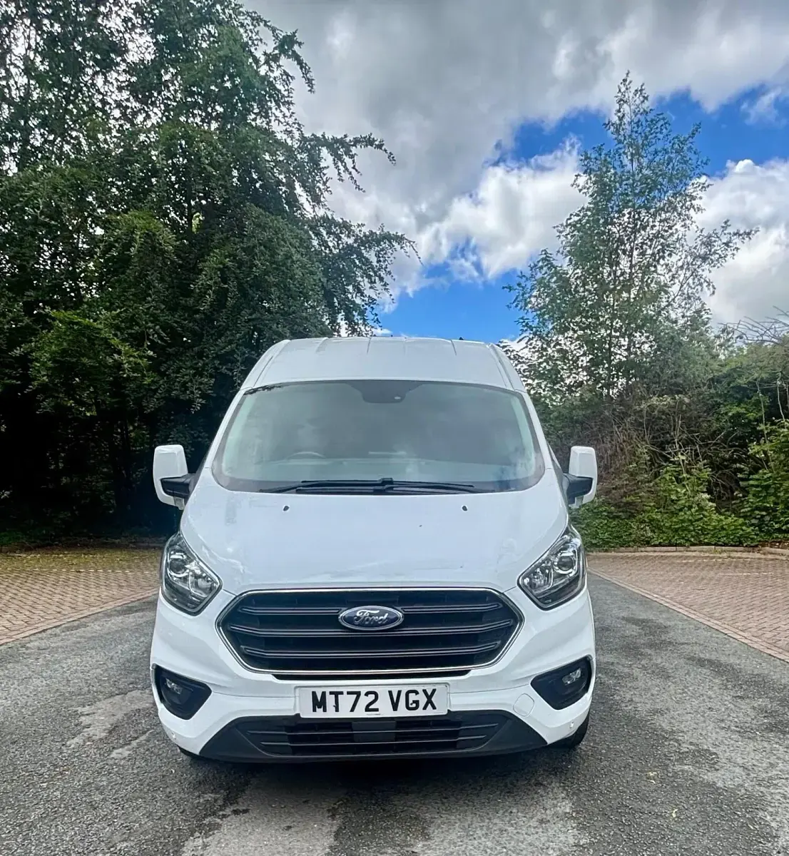 Used Ford Transit Custom Limited 130 HP (95 kW) 2022 White Van
