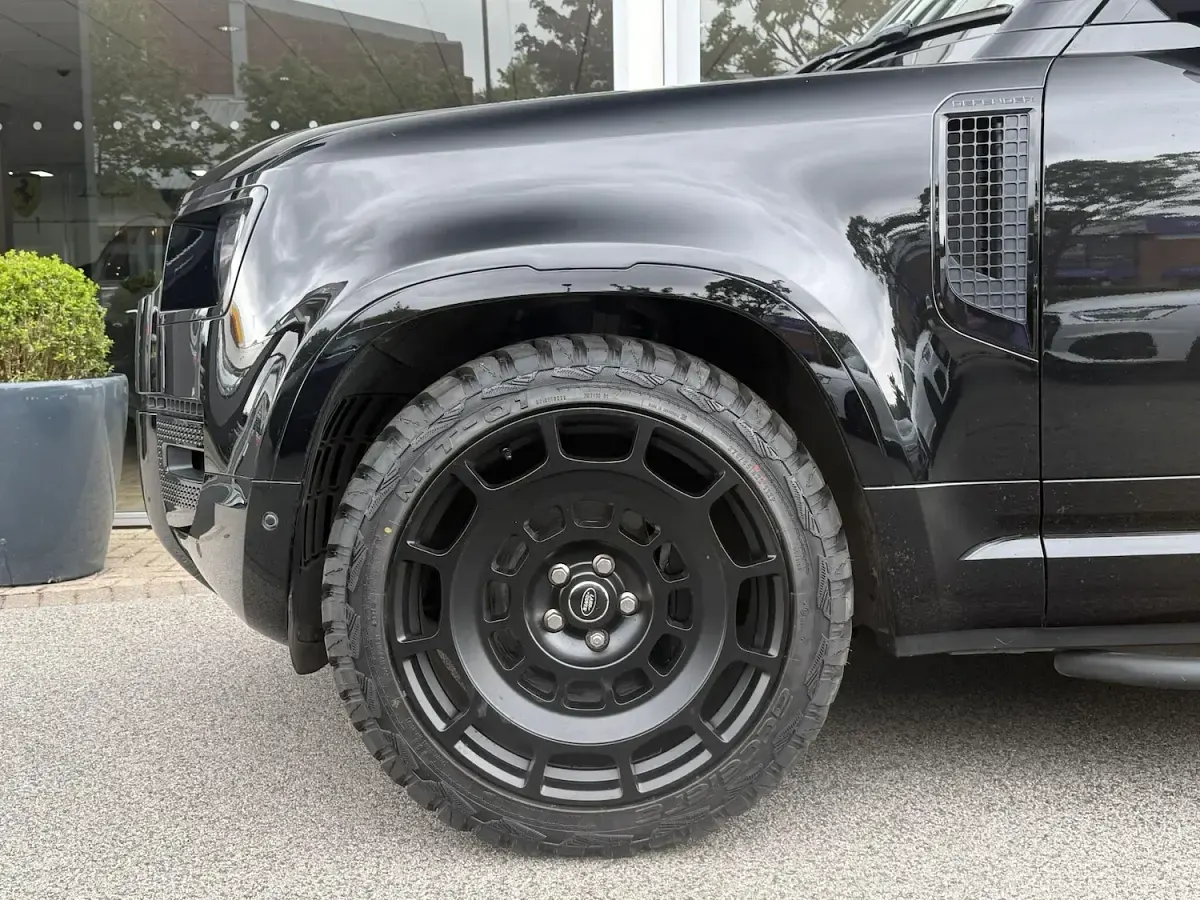 Used Land Rover Defender S 400 HP (294 kW) 2022 Black SUV