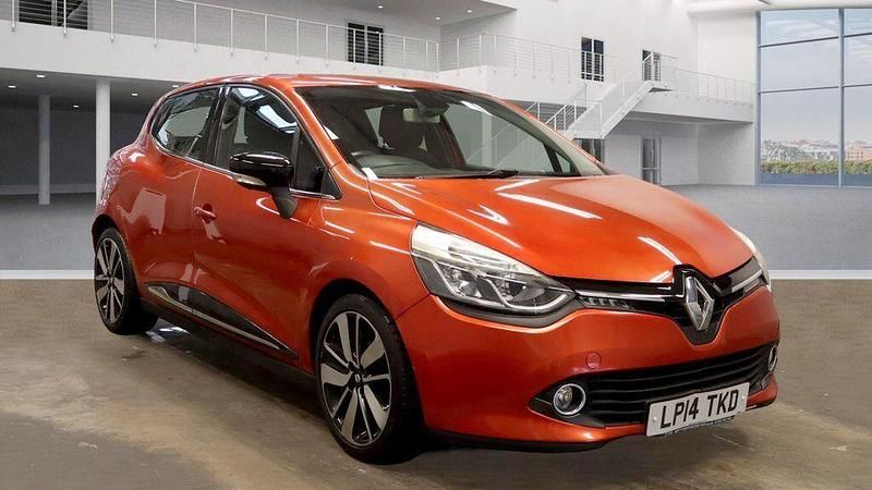 Red Used 2014 Renault Clio IV Dynamique Hatchback | £5,990 (Fair price) - Image 1/2