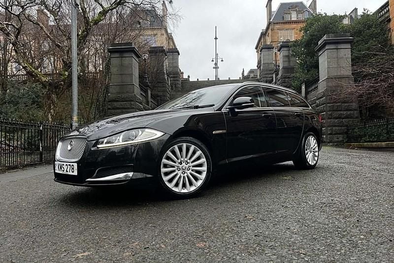 Used Jaguar XF Sportbrake Luxury 200 HP (147 kW) 2015 Black Estate