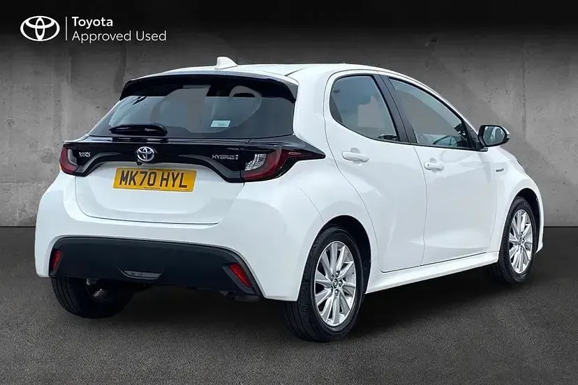 Used Toyota Yaris 114 HP (83 kW) 2020 Pure white Hatchback