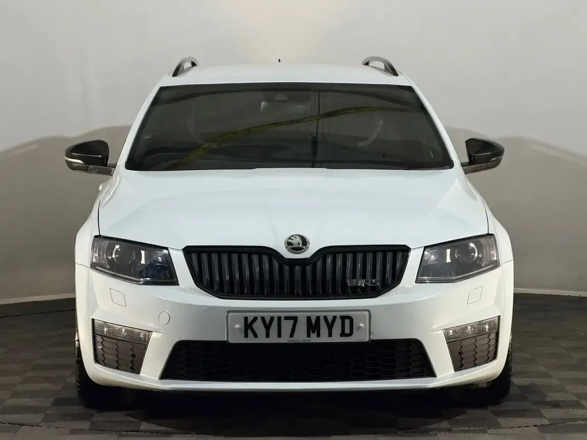 Used Skoda Octavia vRS 185 HP (136 kW) 2017 White Estate