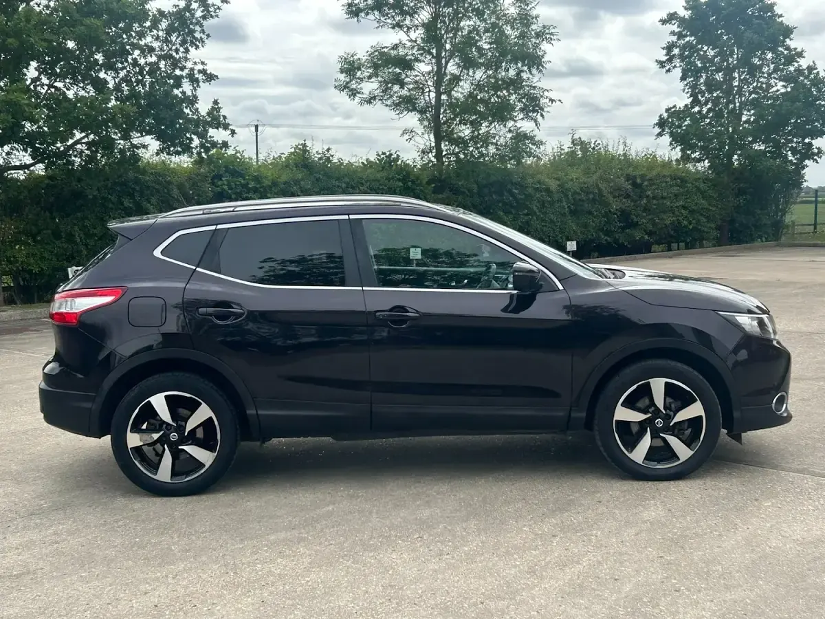 Used Nissan Qashqai N-Connecta 110 HP (80 kW) 2017 Black SUV