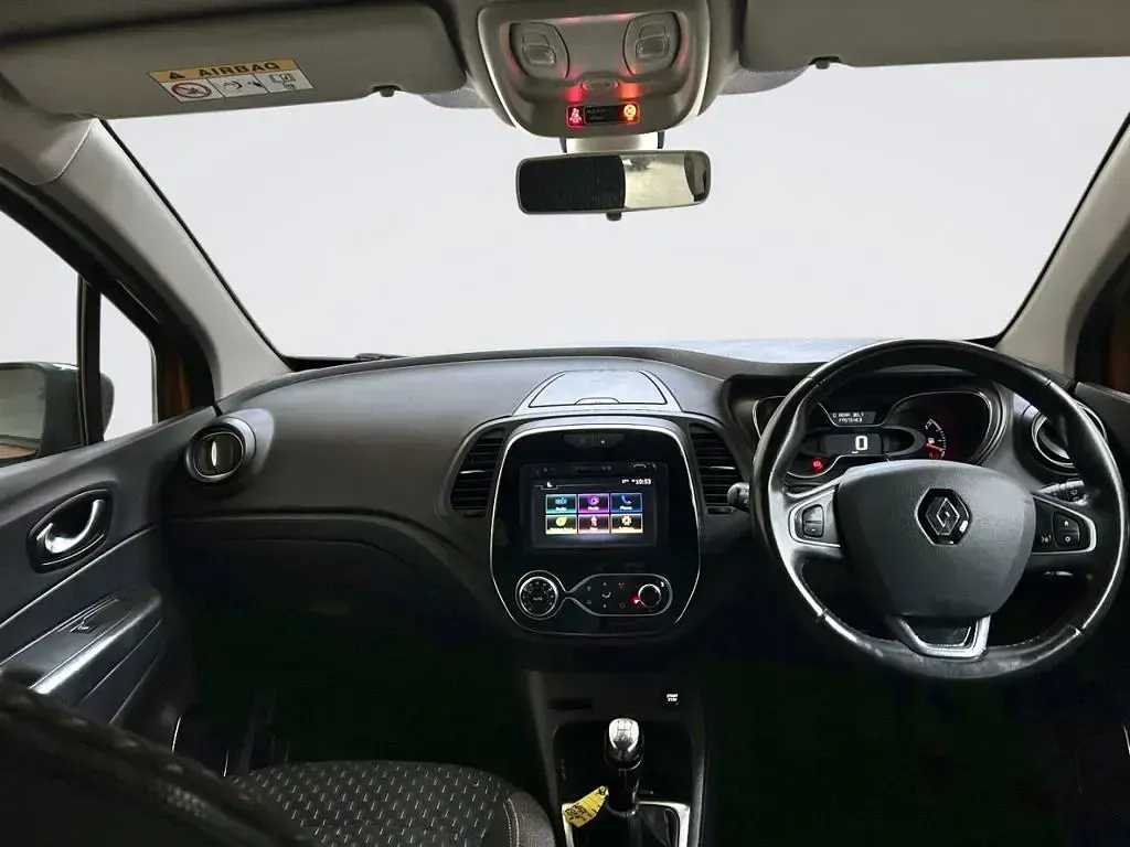 Used Renault Captur Dynamique 90 HP (66 kW) 2017 Orange/black SUV