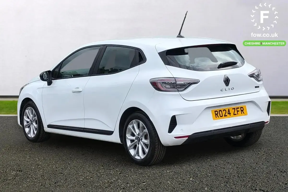 Used Renault Clio V Evolution 2024 White Hatchback