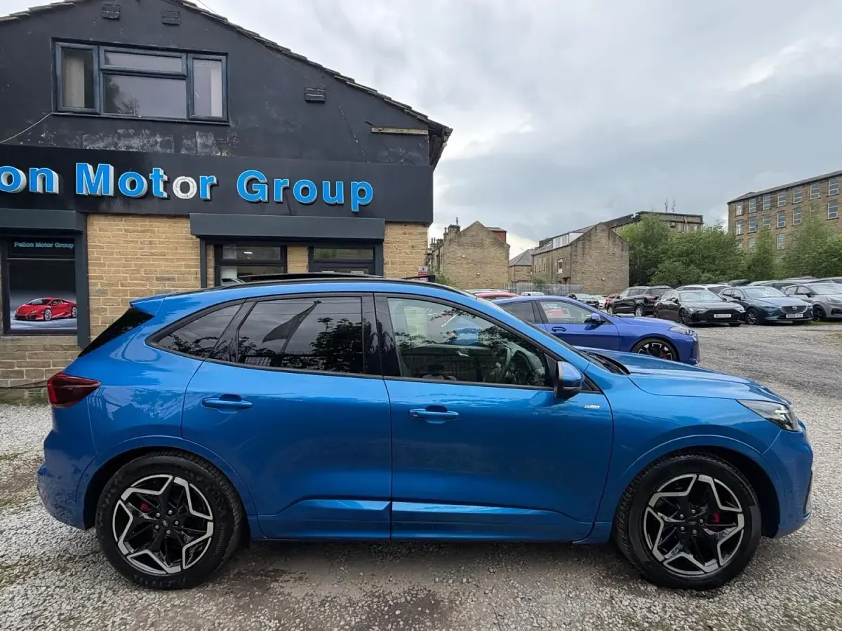Käytetty Ford Kuga ST-Line X 2024 Sininen Katumaasturi