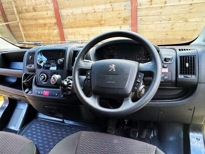 Second-hand Peugeot Boxer Access 2018 Galben Van