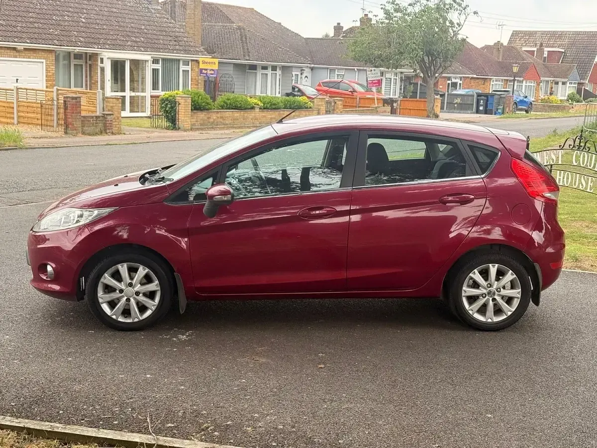 Used Ford Fiesta Zetec 82 HP (60 kW) 2009 Red Hatchback