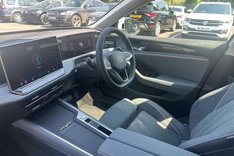 Used VW Passat Life 204 HP (150 kW) 2025 White Estate