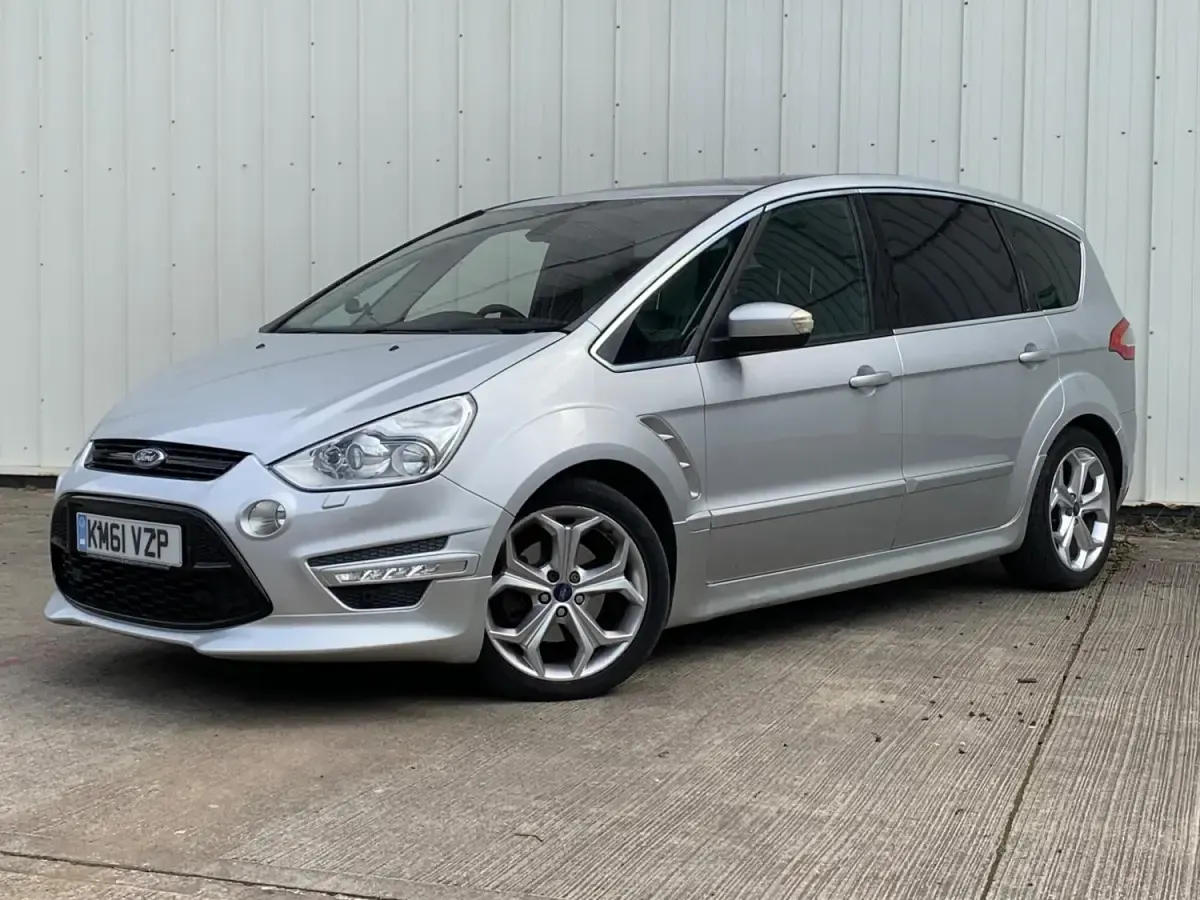 Usado Ford S-MAX Titanium X 163 HP (119 kW) 2012 Prateado Monovolume