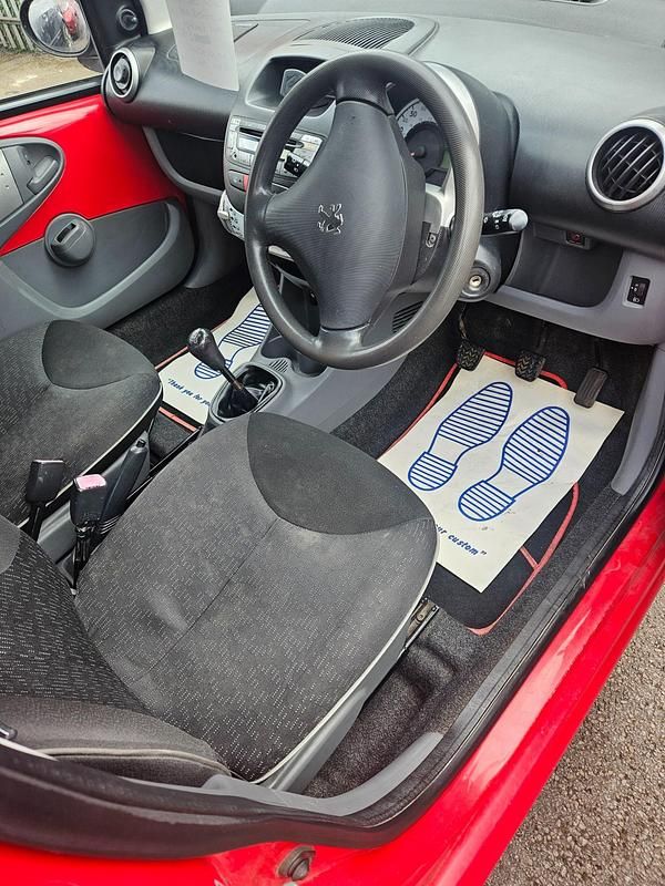Used Peugeot 107 68 HP (50 kW) 2010 Red Hatchback