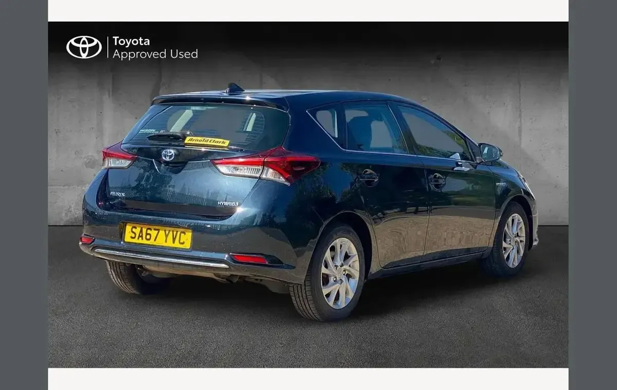 Used Toyota Auris Hybrid Business Edition 136 HP (100 kW) 2017 Grey Hatchback