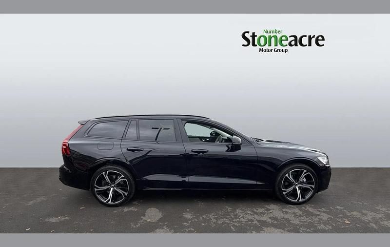 Begagnad Volvo V60 Plus 194 HK (142 kW) 2025 Svart Kombi
