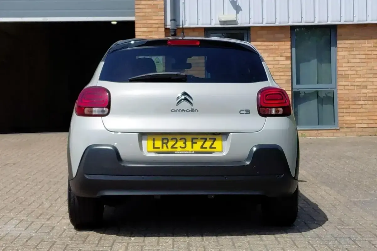 Used Citroën C3 PureTech 82 HP (60 kW) 2023 Beige Hatchback