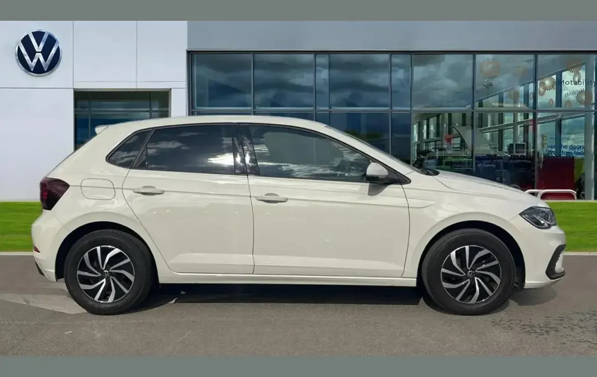 Used VW Polo Life 95 HP (69 kW) 2023 Ascot grey Hatchback