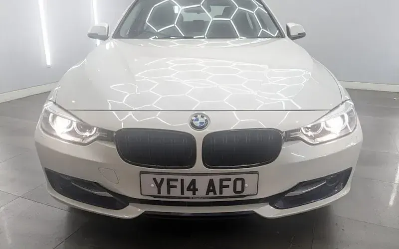Used BMW 318 Sport Line 143 HP (105 kW) 2014 White Sedan