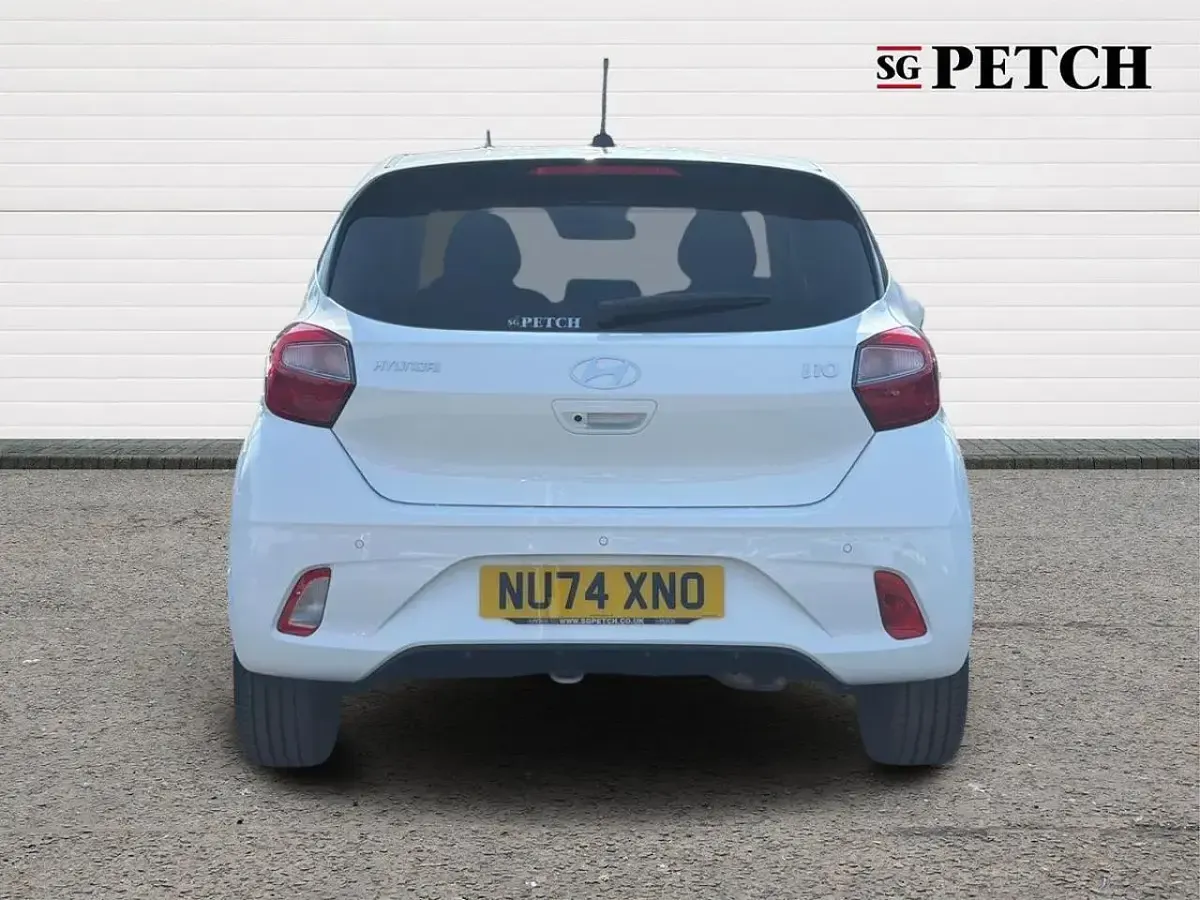 Used Hyundai i10 Premium 62 HP (45 kW) 2024 White Hatchback