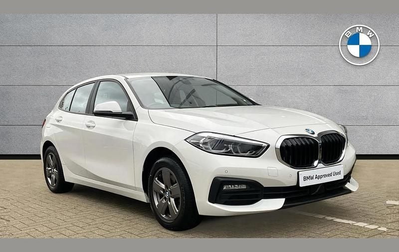 Used BMW 118 Comfort Edition 136 HP (100 kW) 2023 White Hatchback