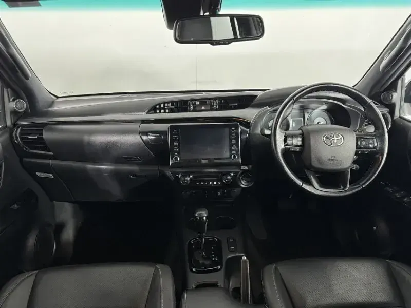 Used Toyota HiLux 204 HP (150 kW) 2023 Grey Pickup